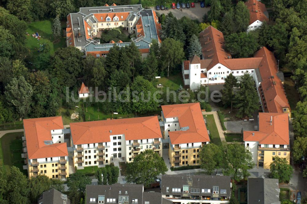 Luftaufnahme Berlin - Seniorenwohnheim des petruswerk Katholische Wohnungsbau- und Siedlungsgesellschaft mbH in Alt-Lankwitz