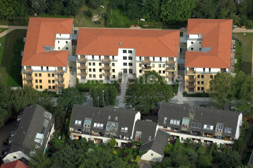 Berlin aus der Vogelperspektive: Seniorenwohnheim des petruswerk Katholische Wohnungsbau- und Siedlungsgesellschaft mbH in Alt-Lankwitz