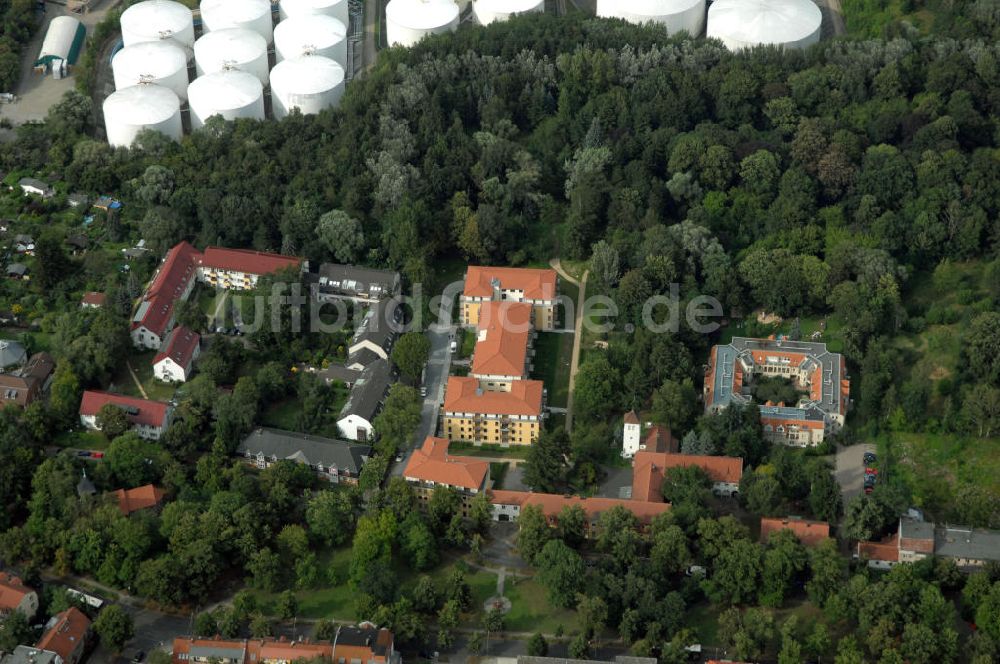 Luftaufnahme Berlin - Seniorenwohnheim des petruswerk Katholische Wohnungsbau- und Siedlungsgesellschaft mbH in Alt-Lankwitz