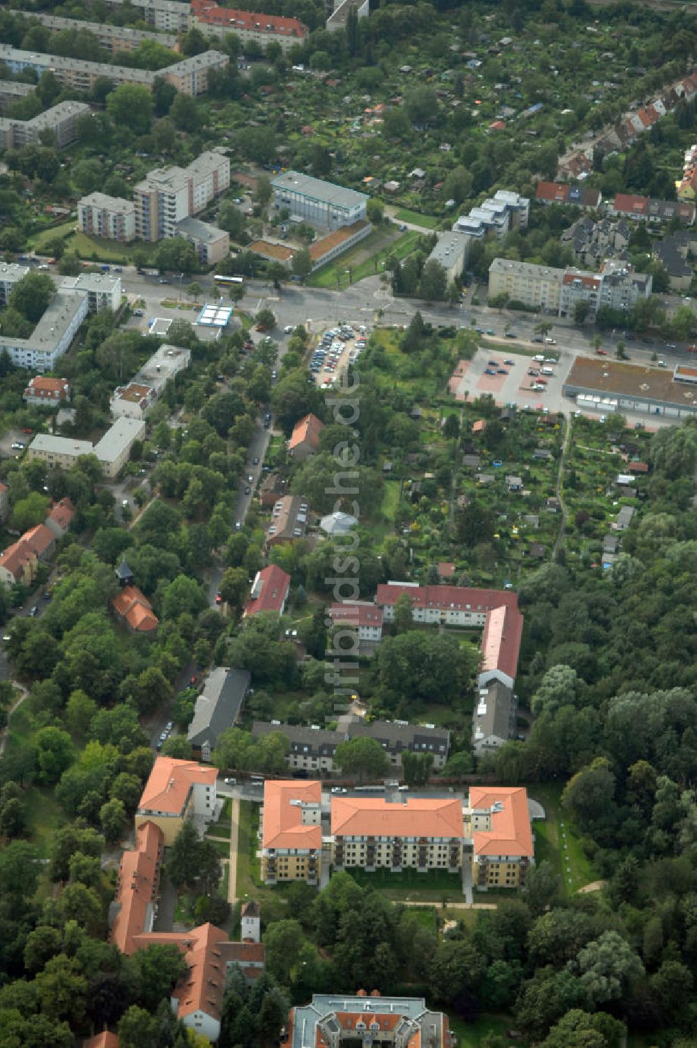 Berlin von oben - Seniorenwohnheim des petruswerk Katholische Wohnungsbau- und Siedlungsgesellschaft mbH in Alt-Lankwitz