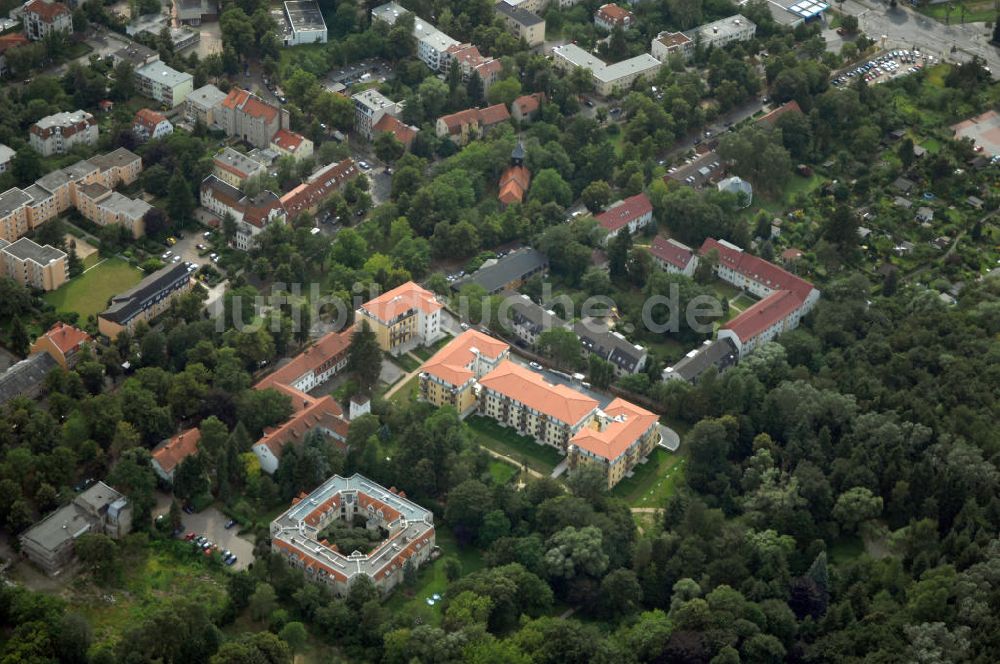 Luftbild Berlin - Seniorenwohnheim des petruswerk Katholische Wohnungsbau- und Siedlungsgesellschaft mbH in Alt-Lankwitz