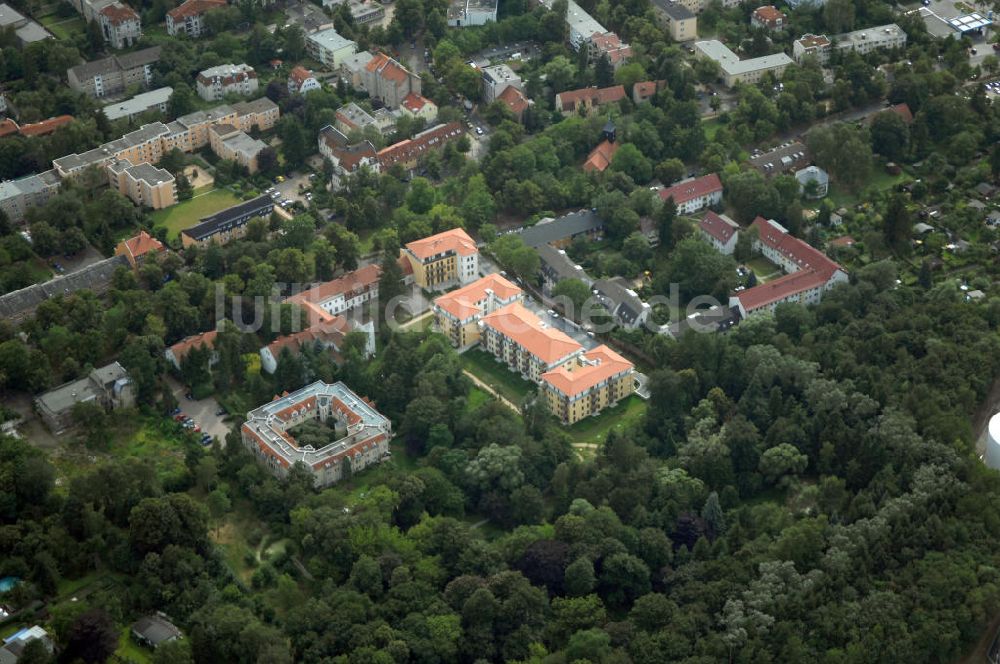 Luftaufnahme Berlin - Seniorenwohnheim des petruswerk Katholische Wohnungsbau- und Siedlungsgesellschaft mbH in Alt-Lankwitz