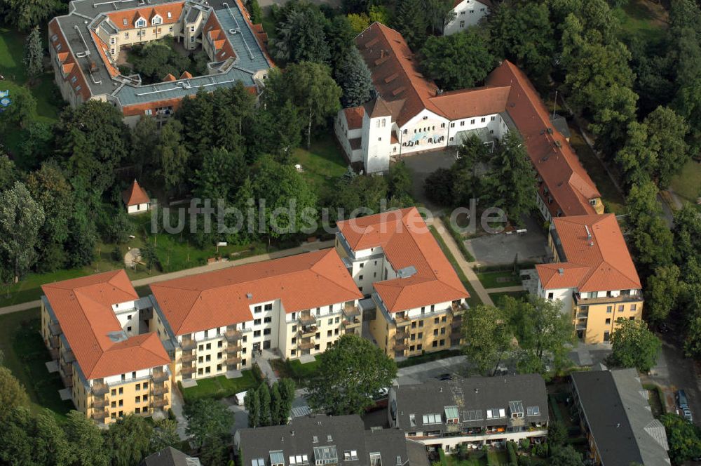 Luftbild Berlin - Seniorenwohnheim des petruswerk Katholische Wohnungsbau- und Siedlungsgesellschaft mbH in Alt-Lankwitz