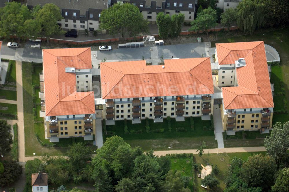 Berlin aus der Vogelperspektive: Seniorenwohnheim des petruswerk Katholische Wohnungsbau- und Siedlungsgesellschaft mbH in Alt-Lankwitz