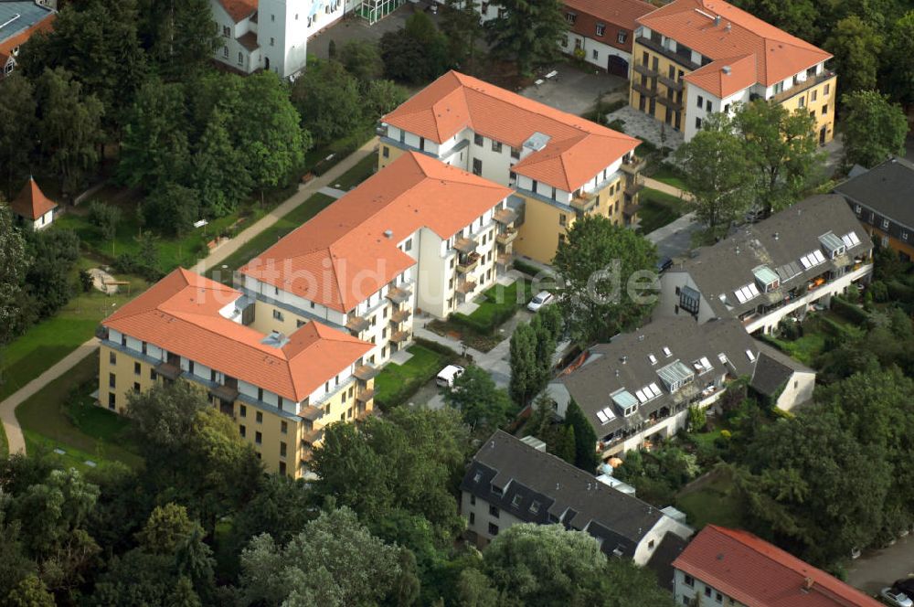 Berlin aus der Vogelperspektive: Seniorenwohnheim des petruswerk Katholische Wohnungsbau- und Siedlungsgesellschaft mbH in Alt-Lankwitz