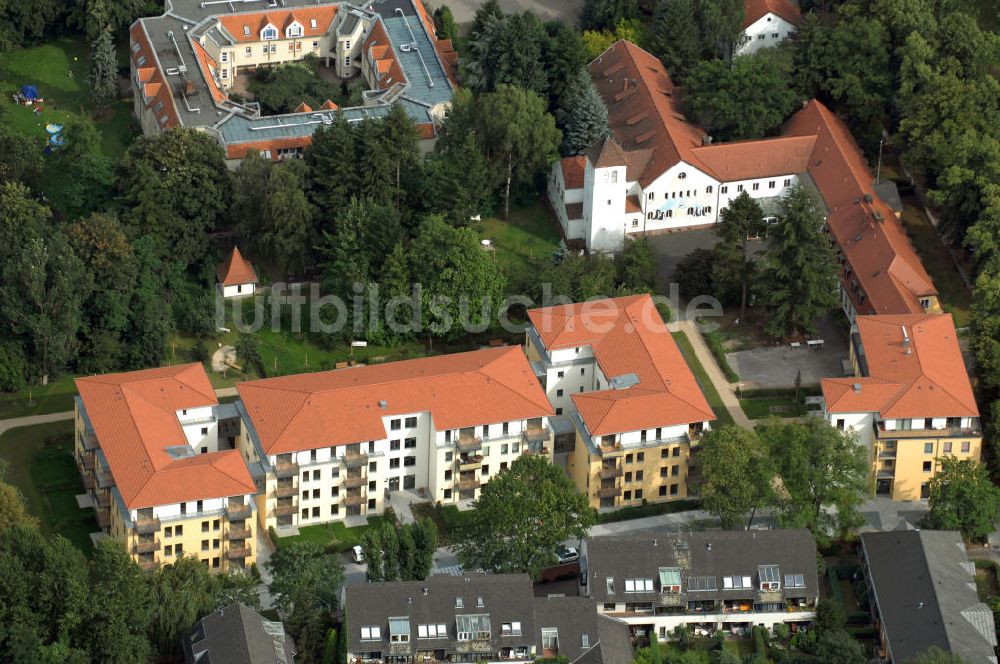 Luftbild Berlin - Seniorenwohnheim des petruswerk Katholische Wohnungsbau- und Siedlungsgesellschaft mbH in Alt-Lankwitz