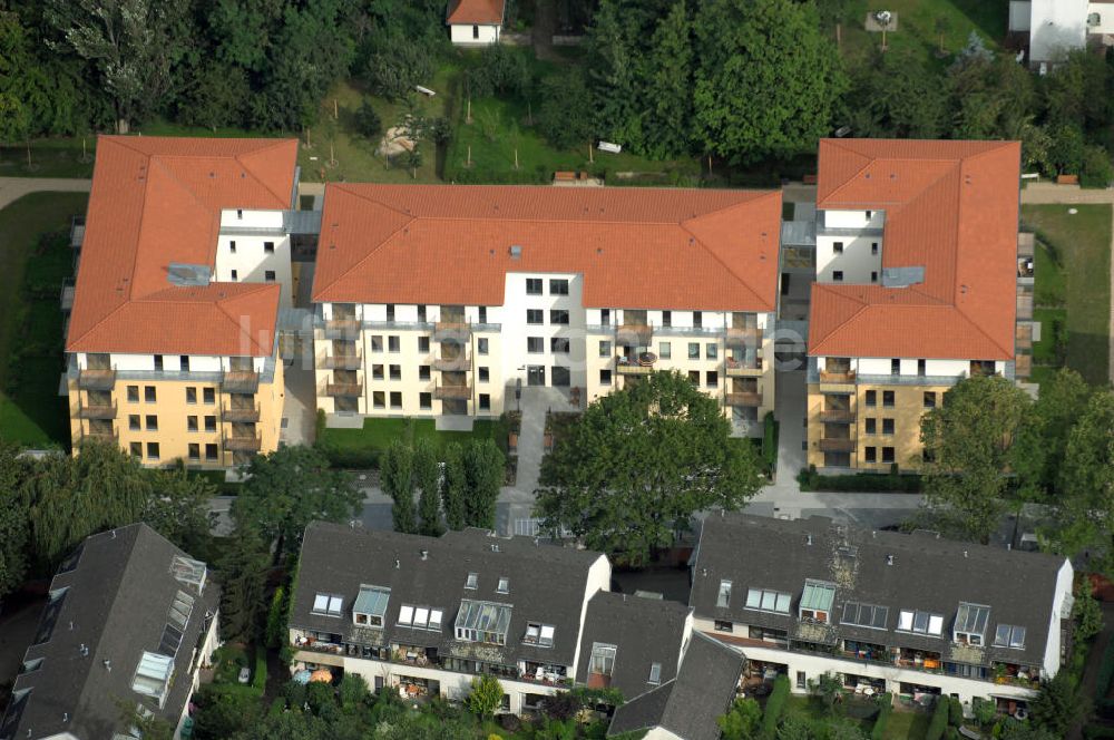 Luftaufnahme Berlin - Seniorenwohnheim des petruswerk Katholische Wohnungsbau- und Siedlungsgesellschaft mbH in Alt-Lankwitz