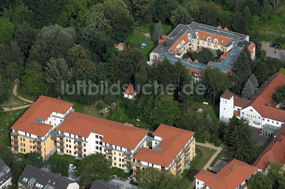 Berlin von oben - Seniorenwohnheim des petruswerk Katholische Wohnungsbau- und Siedlungsgesellschaft mbH in Alt-Lankwitz