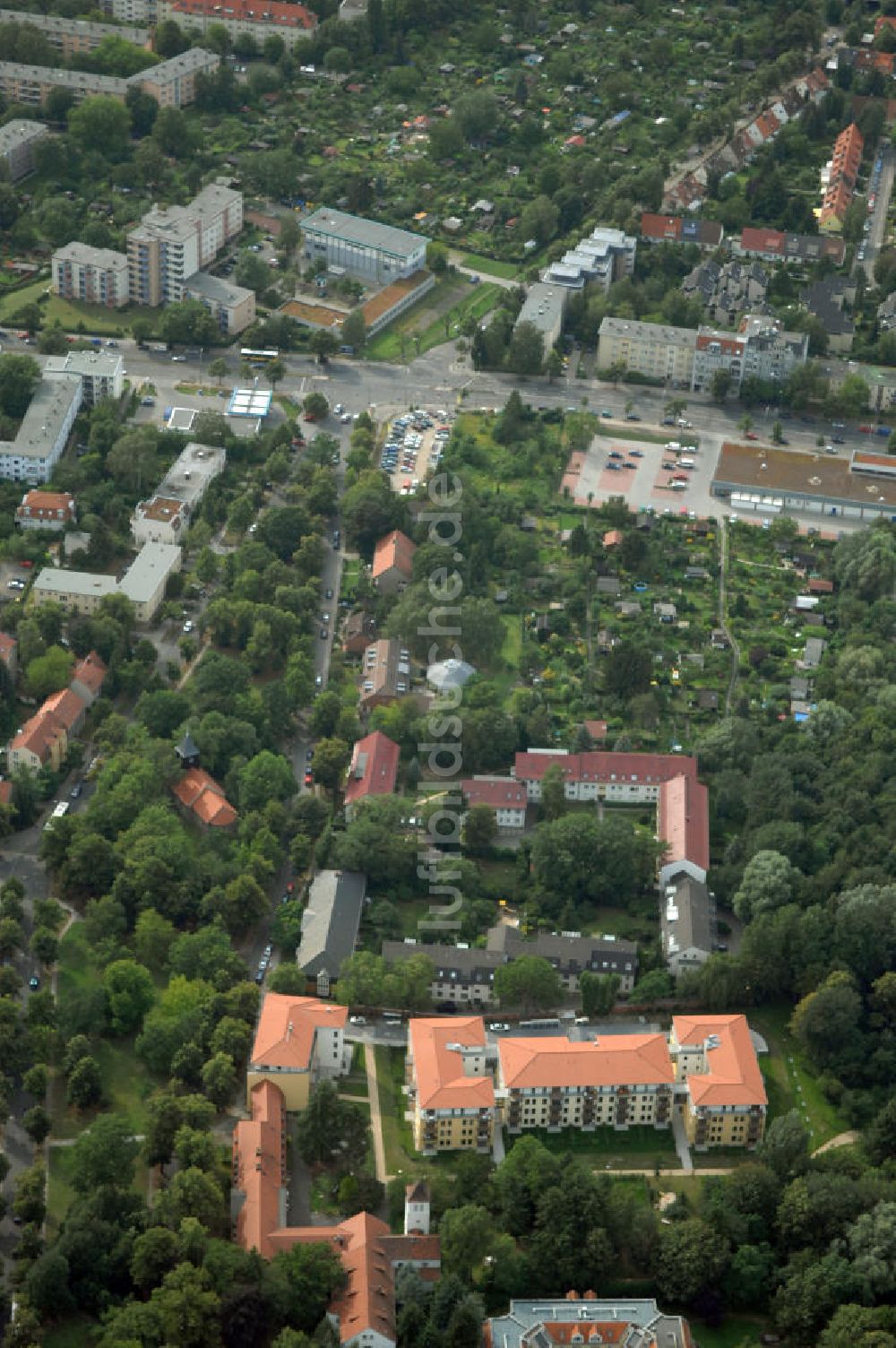 Berlin von oben - Seniorenwohnheim des petruswerk Katholische Wohnungsbau- und Siedlungsgesellschaft mbH in Alt-Lankwitz