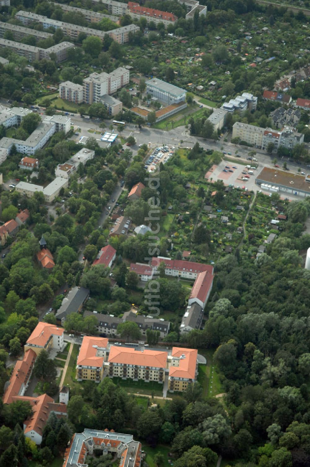 Berlin aus der Vogelperspektive: Seniorenwohnheim des petruswerk Katholische Wohnungsbau- und Siedlungsgesellschaft mbH in Alt-Lankwitz