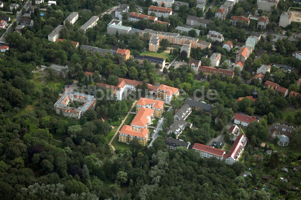 Berlin von oben - Seniorenwohnheim des petruswerk Katholische Wohnungsbau- und Siedlungsgesellschaft mbH in Alt-Lankwitz