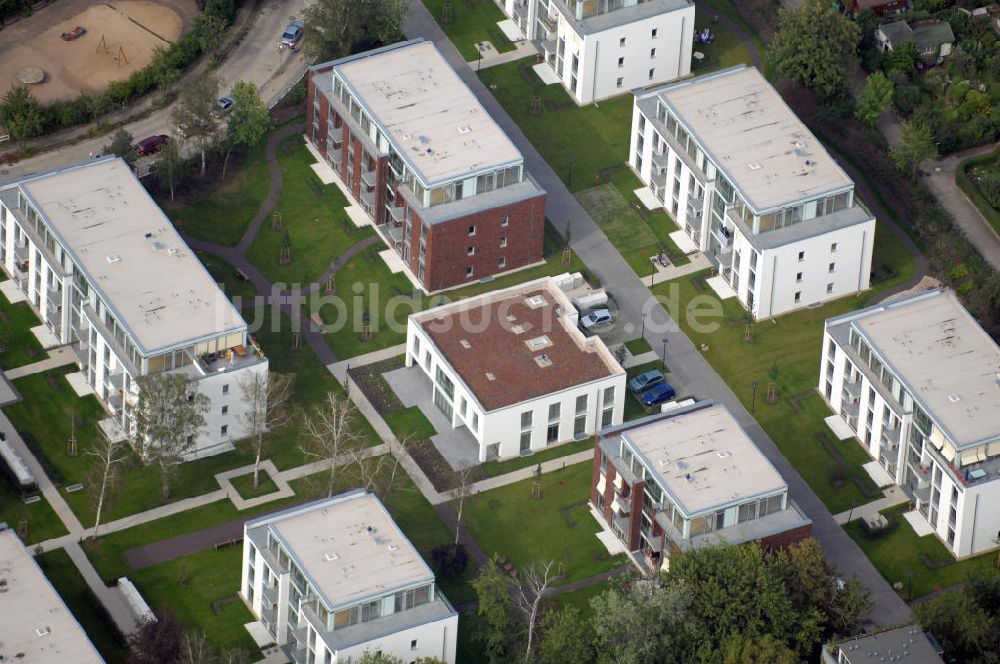 Luftaufnahme Berlin - Seniorenwohnheim St. Teresa des petruswerk Katholische Wohnungsbau- und Siedlungsgesellschaft mbH an der Götzstraße 65 Ecke Felixstraße in 1299 Berlin - Tempelhof