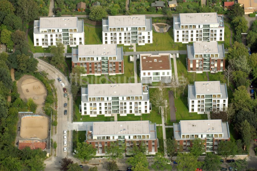 Berlin von oben - Seniorenwohnheim St. Teresa des petruswerk Katholische Wohnungsbau- und Siedlungsgesellschaft mbH an der Götzstraße 65 Ecke Felixstraße in 1299 Berlin - Tempelhof