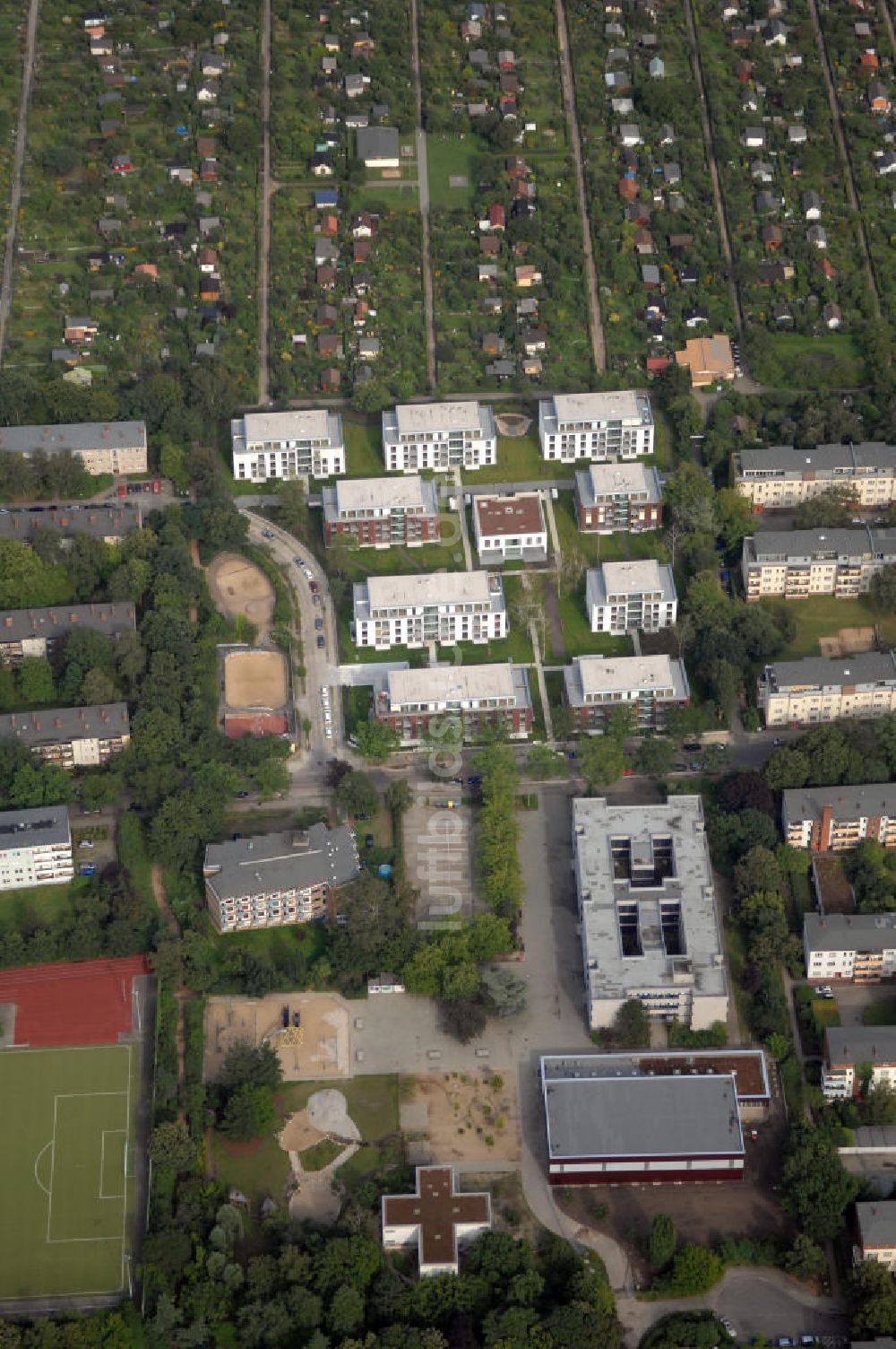 Luftbild Berlin - Seniorenwohnheim St. Teresa des petruswerk Katholische Wohnungsbau- und Siedlungsgesellschaft mbH an der Götzstraße 65 Ecke Felixstraße in 1299 Berlin - Tempelhof