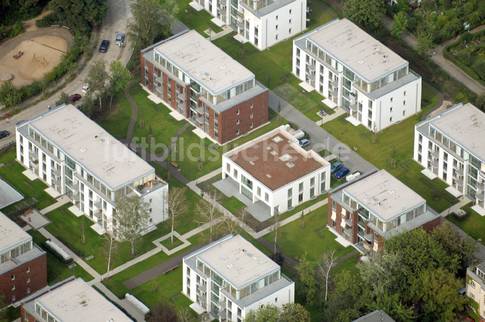 Luftaufnahme Berlin - Seniorenwohnheim St. Teresa des petruswerk Katholische Wohnungsbau- und Siedlungsgesellschaft mbH an der Götzstraße 65 Ecke Felixstraße in 1299 Berlin - Tempelhof