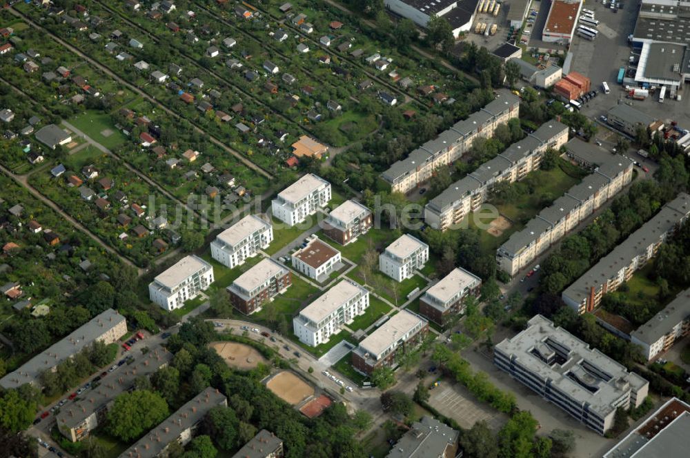 Berlin von oben - Seniorenwohnheim St. Teresa des petruswerk Katholische Wohnungsbau- und Siedlungsgesellschaft mbH an der Götzstraße 65 Ecke Felixstraße in 1299 Berlin - Tempelhof