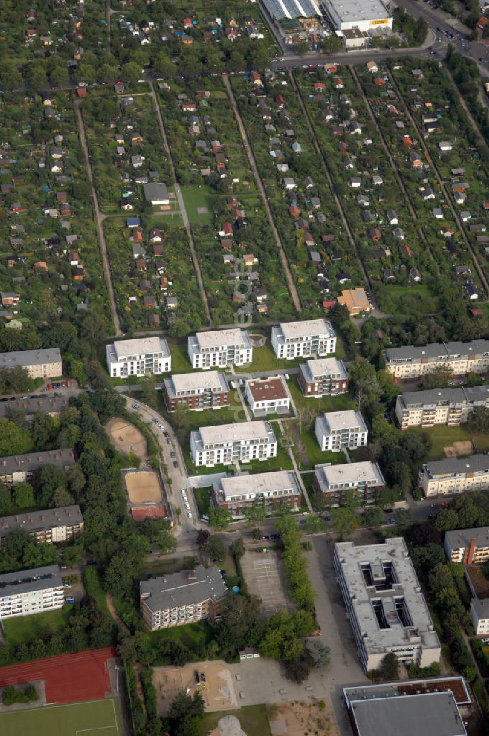 Luftaufnahme Berlin - Seniorenwohnheim St. Teresa des petruswerk Katholische Wohnungsbau- und Siedlungsgesellschaft mbH an der Götzstraße 65 Ecke Felixstraße in 1299 Berlin - Tempelhof