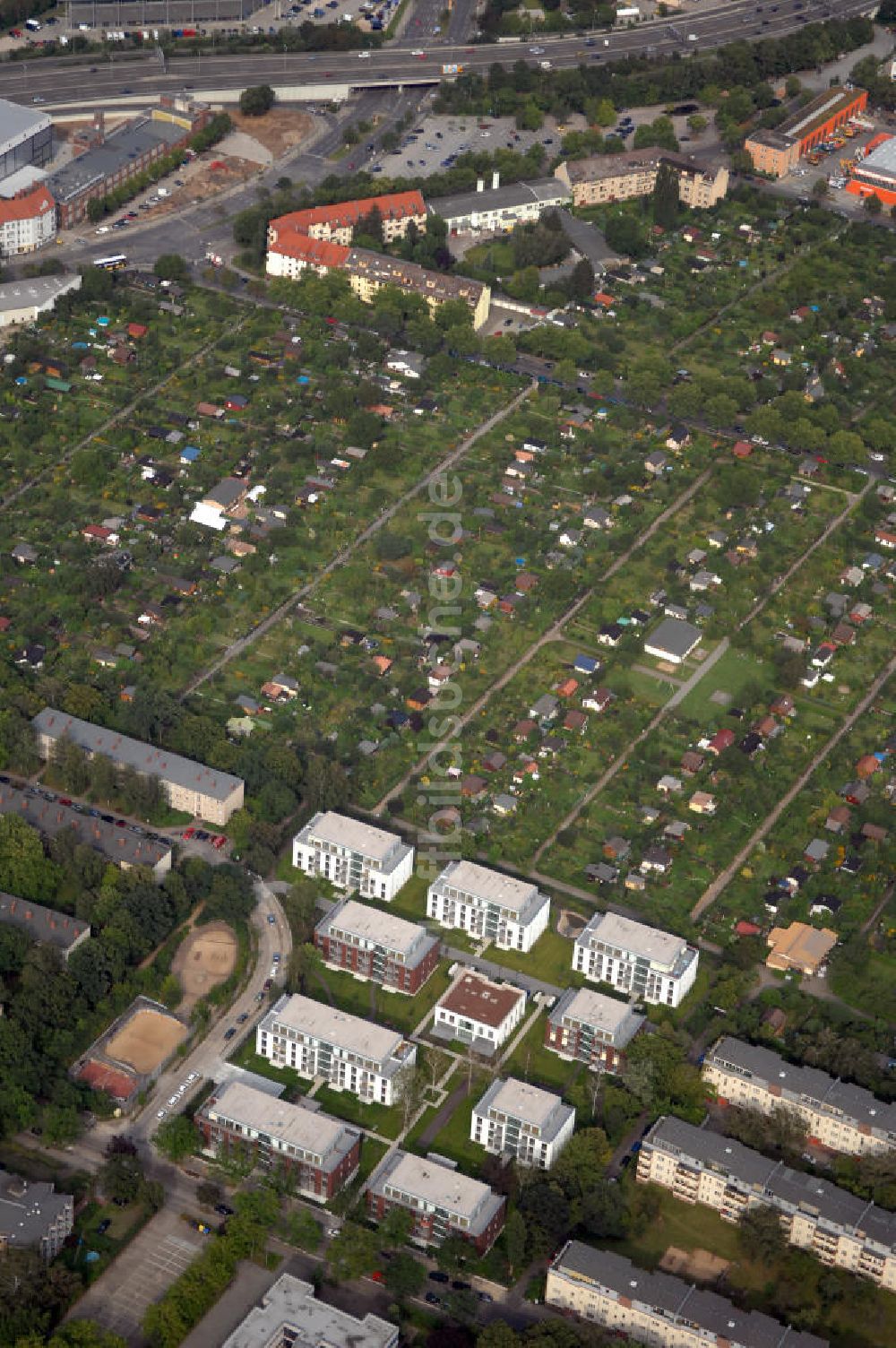 Luftaufnahme Berlin - Seniorenwohnheim St. Teresa des petruswerk Katholische Wohnungsbau- und Siedlungsgesellschaft mbH an der Götzstraße 65 Ecke Felixstraße in 1299 Berlin - Tempelhof