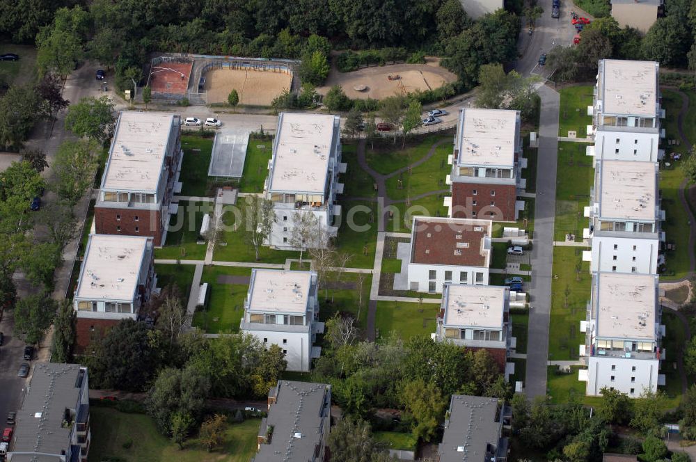 Luftaufnahme Berlin - Seniorenwohnheim St. Teresa des petruswerk Katholische Wohnungsbau- und Siedlungsgesellschaft mbH an der Götzstraße 65 Ecke Felixstraße in 1299 Berlin - Tempelhof