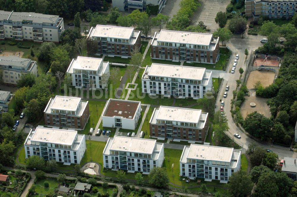 Berlin aus der Vogelperspektive: Seniorenwohnheim St. Teresa des petruswerk Katholische Wohnungsbau- und Siedlungsgesellschaft mbH an der Götzstraße 65 Ecke Felixstraße in 1299 Berlin - Tempelhof