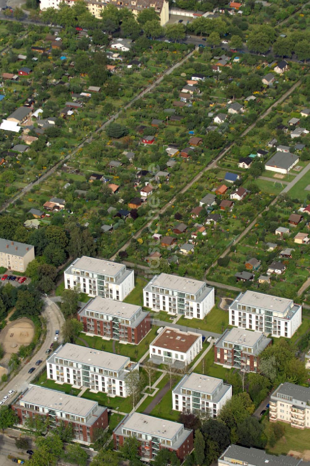 Luftbild Berlin - Seniorenwohnheim St. Teresa des petruswerk Katholische Wohnungsbau- und Siedlungsgesellschaft mbH an der Götzstraße 65 Ecke Felixstraße in 1299 Berlin - Tempelhof