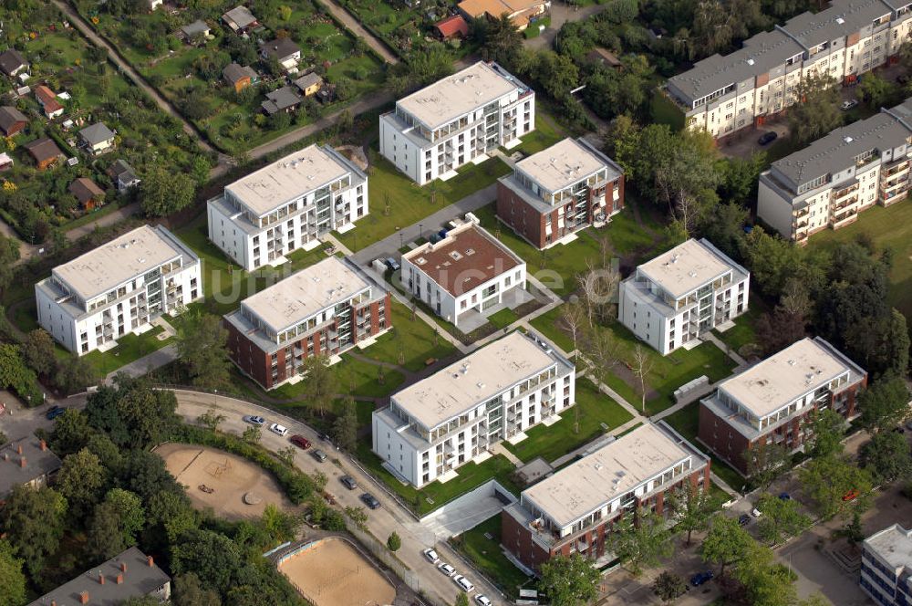 Berlin von oben - Seniorenwohnheim St. Teresa des petruswerk Katholische Wohnungsbau- und Siedlungsgesellschaft mbH an der Götzstraße 65 Ecke Felixstraße in 1299 Berlin - Tempelhof