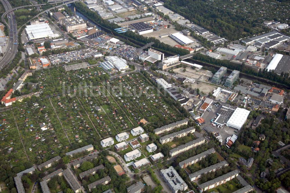 Berlin aus der Vogelperspektive: Seniorenwohnheim St. Teresa des petruswerk Katholische Wohnungsbau- und Siedlungsgesellschaft mbH an der Götzstraße 65 Ecke Felixstraße in 1299 Berlin - Tempelhof