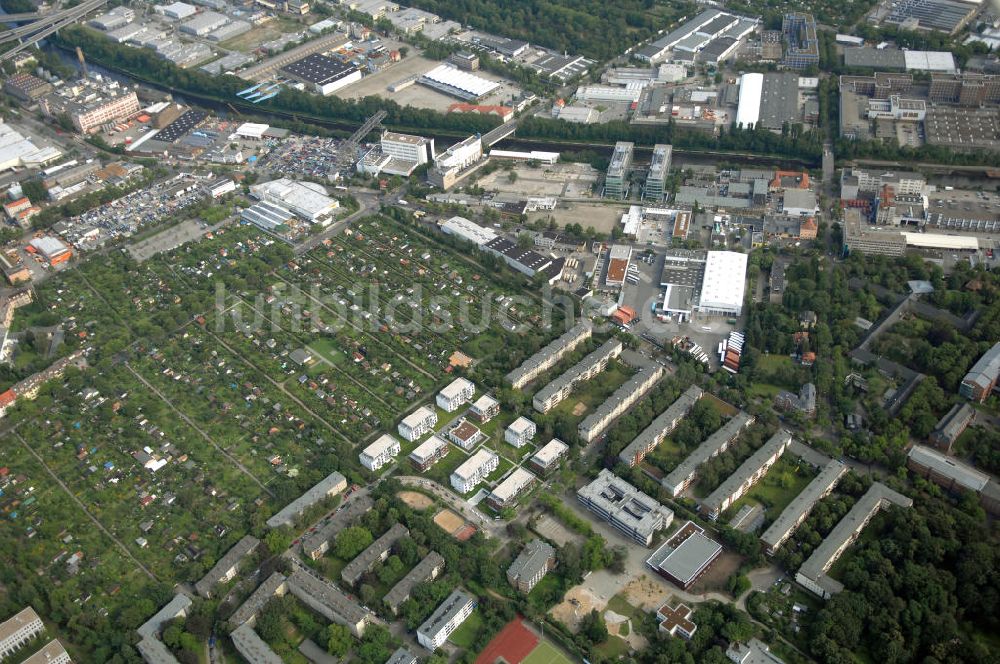 Berlin von oben - Seniorenwohnheim St. Teresa des petruswerk Katholische Wohnungsbau- und Siedlungsgesellschaft mbH an der Götzstraße 65 Ecke Felixstraße in 1299 Berlin - Tempelhof