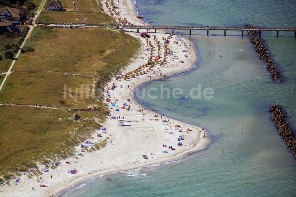 Wustrow von oben - Serpentinenförmiger Bogen an der Ostseeküste in Wustrow im Bundesland Mecklenburg-Vorpommern