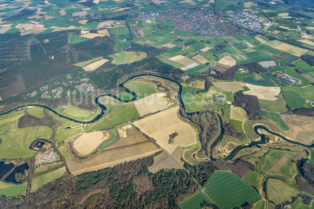 Olfen von oben - Serpentinenförmiger Fluss- Kurvenverlauf der Lippe in Olfen im Bundesland Nordrhein-Westfalen, Deutschland