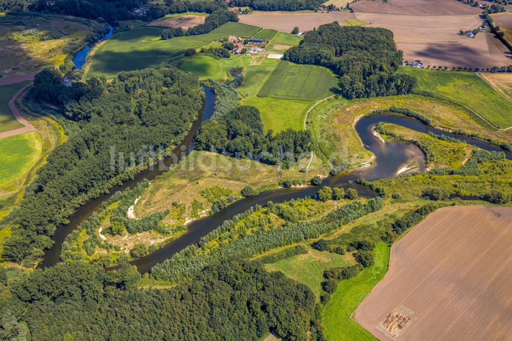 Datteln aus der Vogelperspektive: Serpentinenförmiger Fluss- Kurvenverlauf der Lippe in Olfen im Bundesland Nordrhein-Westfalen, Deutschland