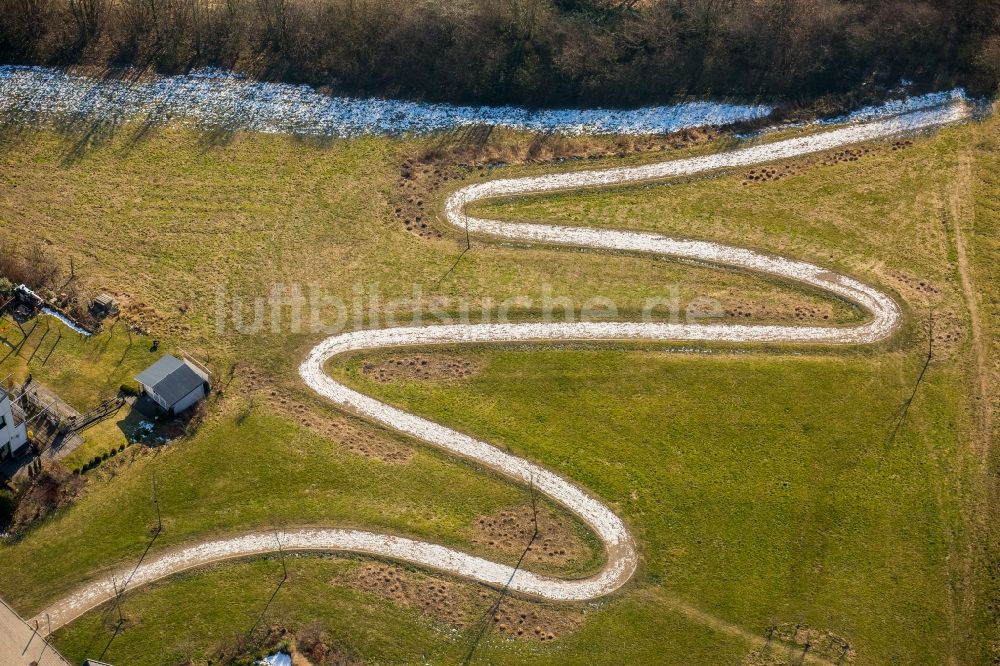 Luftbild Heiligenhaus - Serpentinenförmiger Kurvenverlauf einer Wegführung in Heiligenhaus im Bundesland Nordrhein-Westfalen