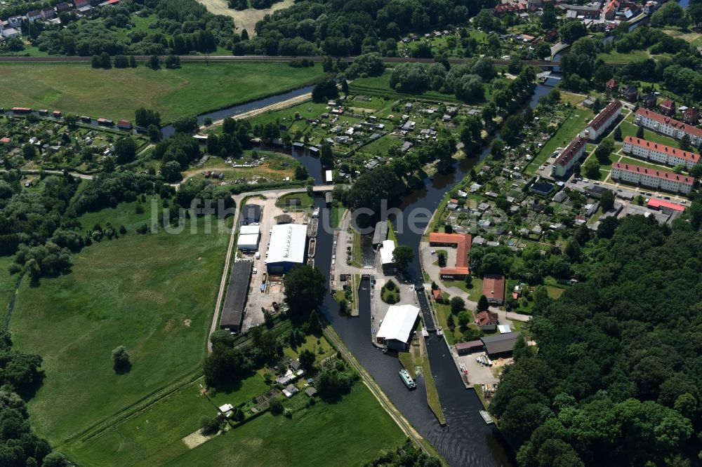 Grabow aus der Vogelperspektive: Serrahnwehr und Schleuse in Grabow im Bundesland Mecklenburg-Vorpommern