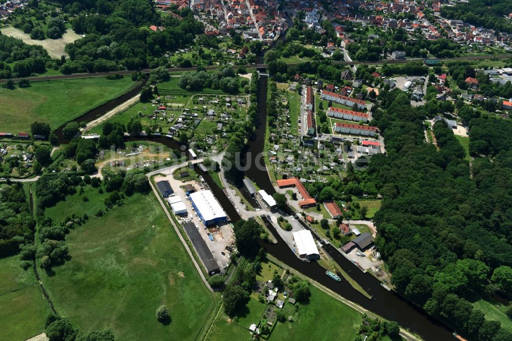 Luftaufnahme Grabow - Serrahnwehr und Schleuse in Grabow im Bundesland Mecklenburg-Vorpommern