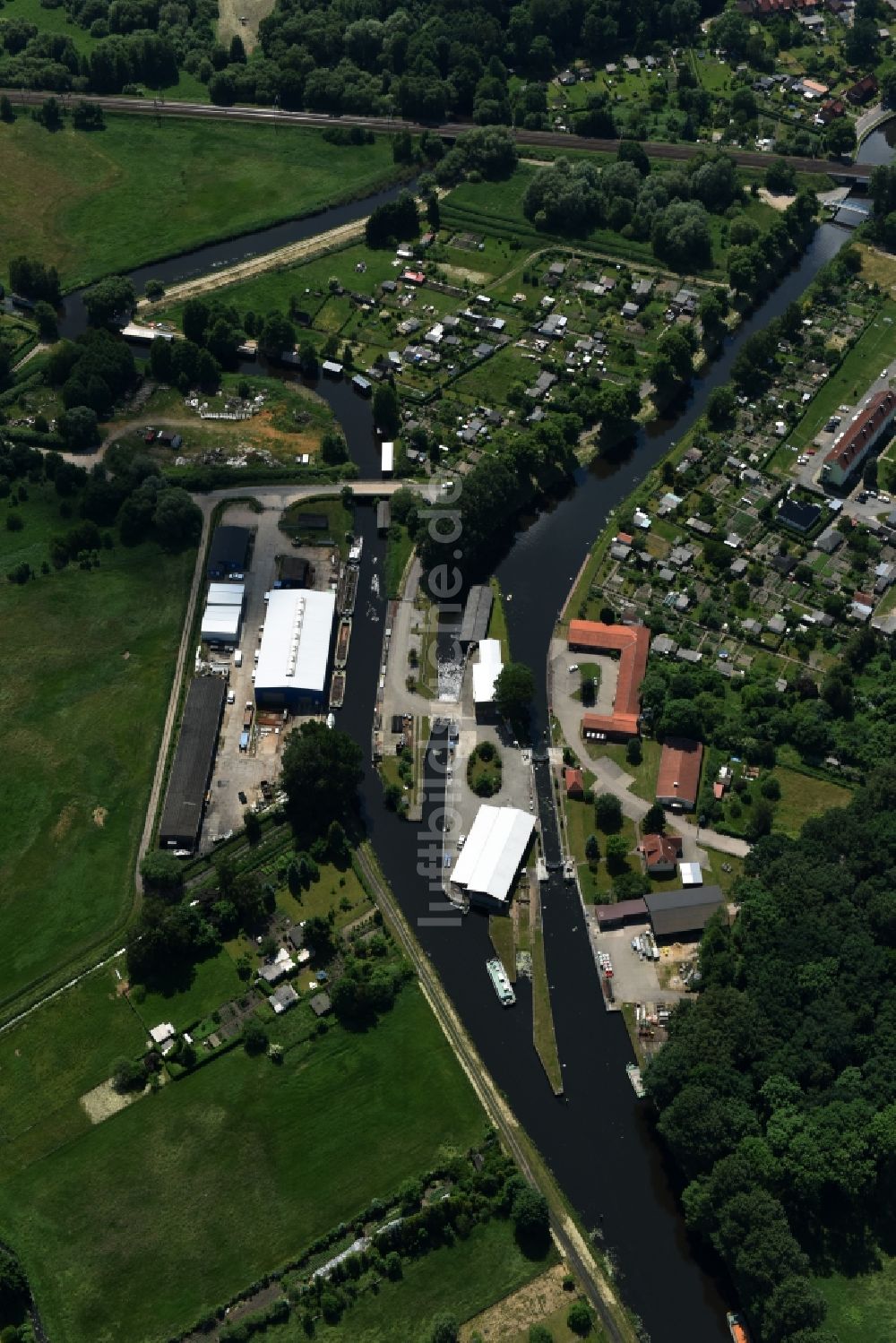 Grabow von oben - Serrahnwehr und Schleuse in Grabow im Bundesland Mecklenburg-Vorpommern