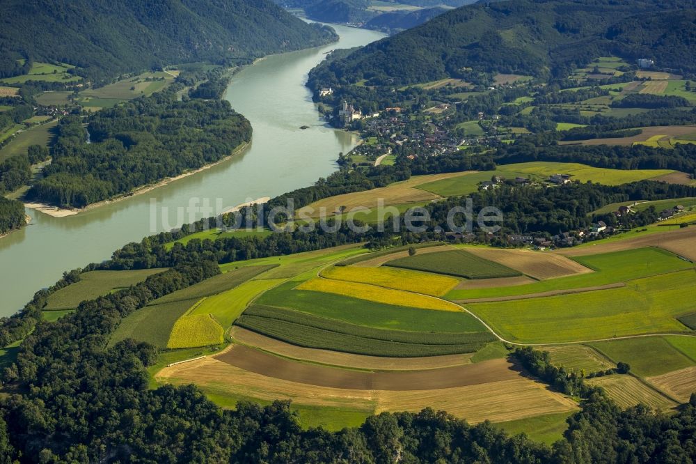 Schönbühel von oben - Servitenkloster Schloss Schönbühel an der Donau bei Schönbühel in Niederösterreich in Österreich