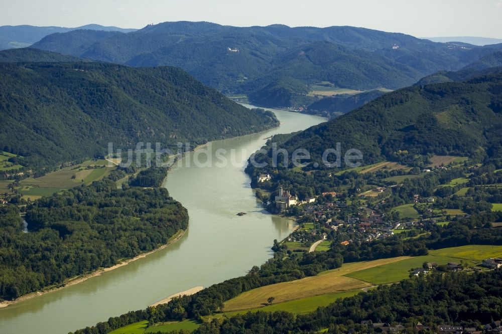 Schönbühel aus der Vogelperspektive: Servitenkloster Schloss Schönbühel an der Donau bei Schönbühel in Niederösterreich in Österreich