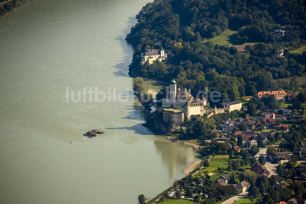 Luftbild Schönbühel - Servitenkloster Schloss Schönbühel an der Donau bei Schönbühel in Niederösterreich in Österreich