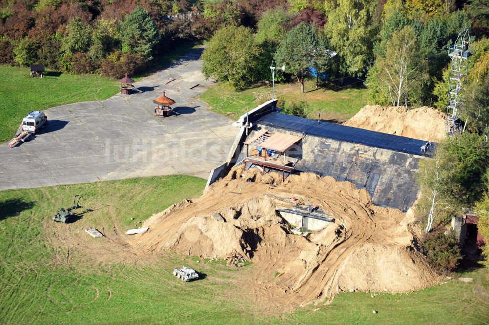 Werneuchen aus der Vogelperspektive: Shelter / Hangar am Flugplatz Werneuchen