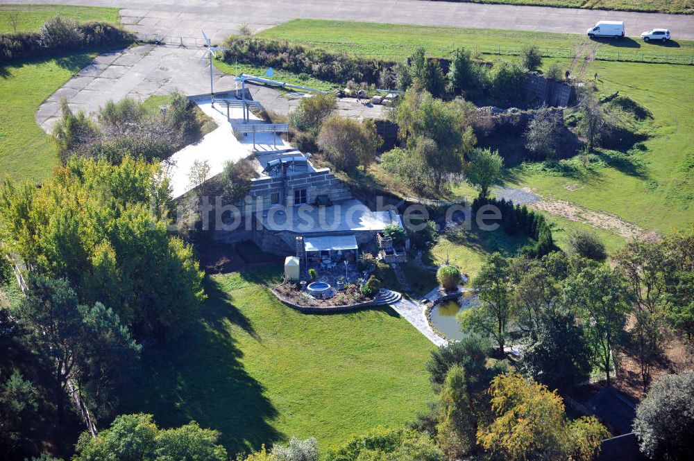 Werneuchen von oben - Shelter / Hangar am Flugplatz Werneuchen