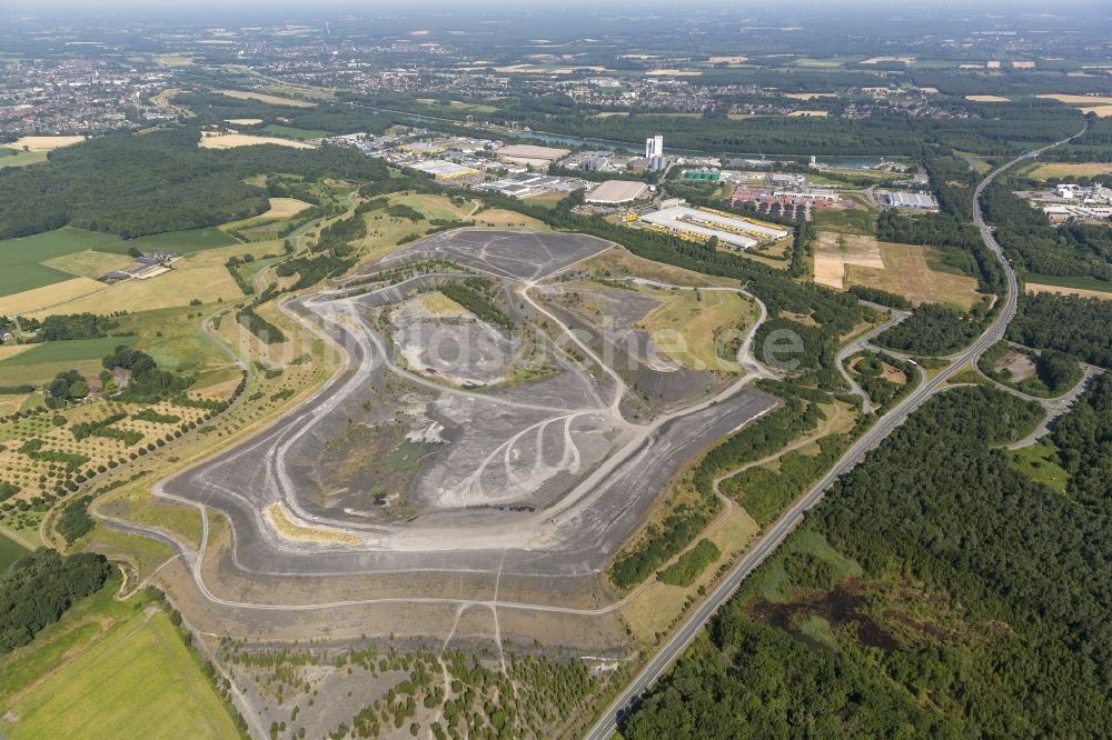 Dorsten aus der Vogelperspektive: Sicht auf Dorsten und die umliegenden Ortschaften und die stillgelegte Steinkohle- Abbaugrube in Nordrhein-Westfalen