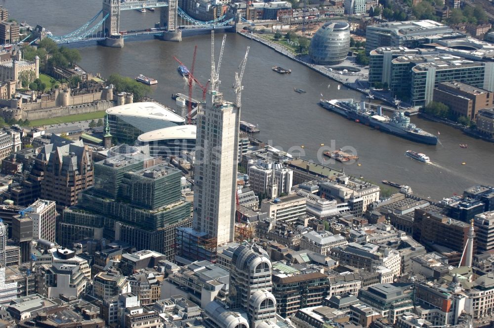 Luftbild London - Sicht auf den seit 2009 stattfindenden Neubau des Hochhauses 20 Fenchurch Street in London