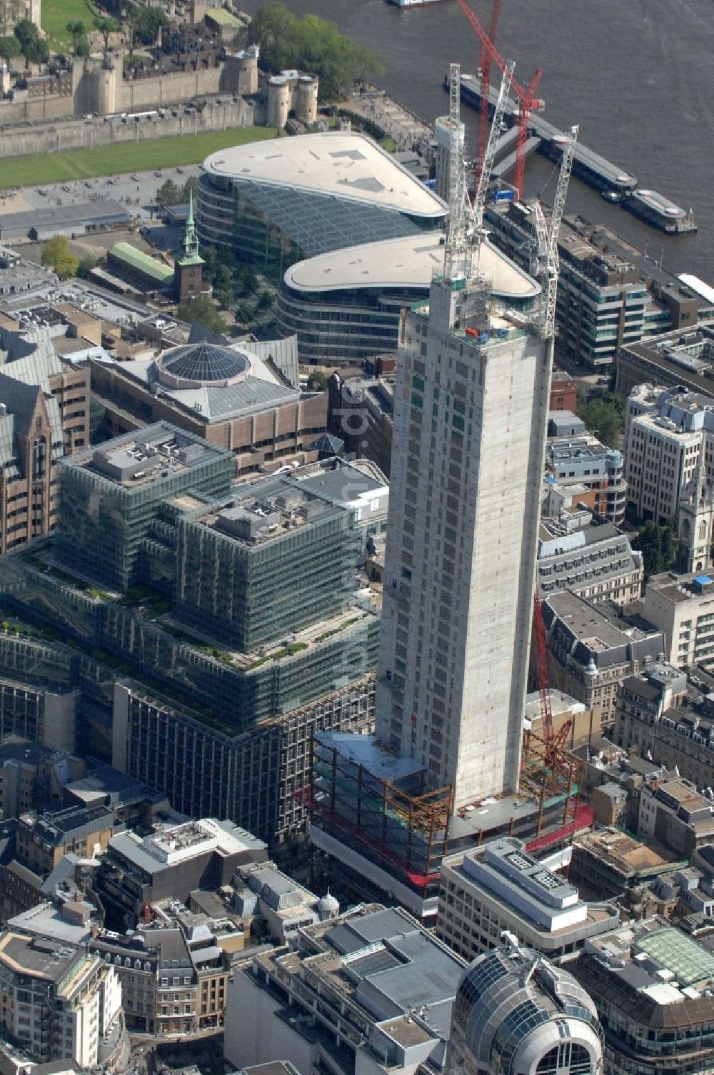 Luftbild London - Sicht auf den seit 2009 stattfindenden Neubau des Hochhauses 20 Fenchurch Street in London