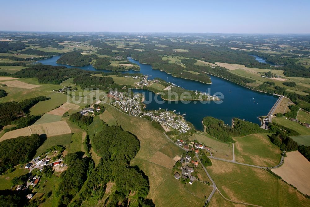 Hückeswagen von oben - Siedlungen am Ufer der Wupper an entlang der Bevertalsperre im Oberbergischen Kreis bei Hückeswagen im Bundesland Nordrhein-Westfalen