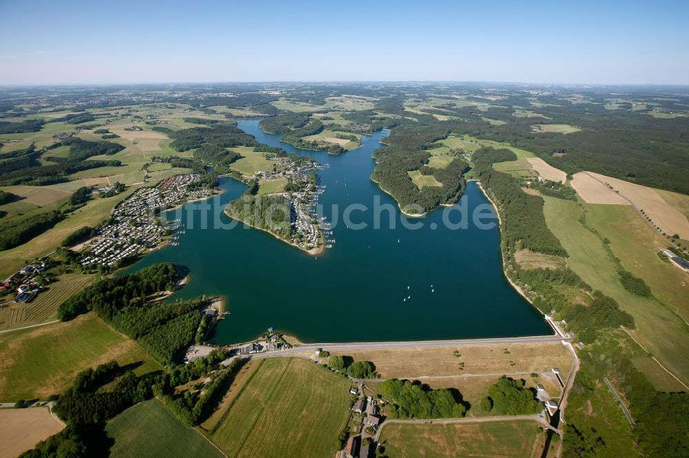 Hückeswagen aus der Vogelperspektive: Siedlungen am Ufer der Wupper an entlang der Bevertalsperre im Oberbergischen Kreis bei Hückeswagen im Bundesland Nordrhein-Westfalen