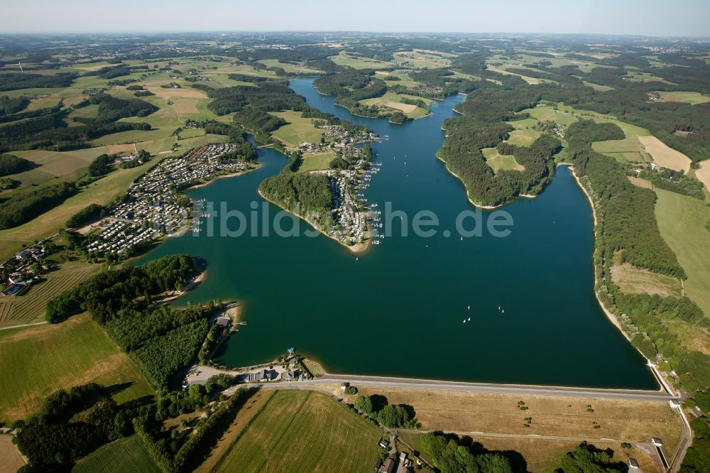 Luftbild Hückeswagen - Siedlungen am Ufer der Wupper an entlang der Bevertalsperre im Oberbergischen Kreis bei Hückeswagen im Bundesland Nordrhein-Westfalen