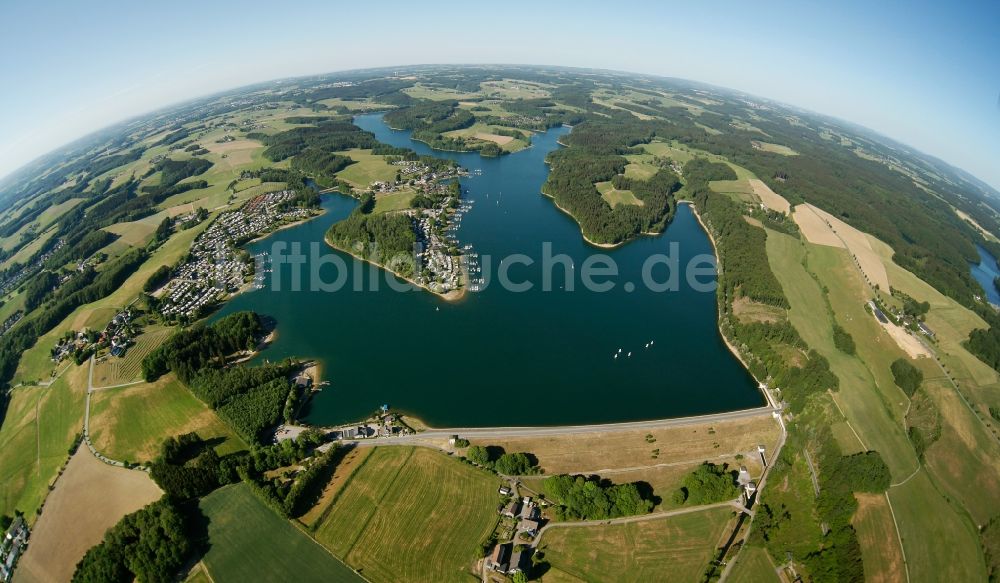 Luftaufnahme Hückeswagen - Siedlungen am Ufer der Wupper an entlang der Bevertalsperre im Oberbergischen Kreis bei Hückeswagen im Bundesland Nordrhein-Westfalen