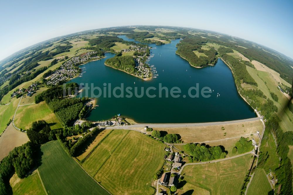 Hückeswagen von oben - Siedlungen am Ufer der Wupper an entlang der Bevertalsperre im Oberbergischen Kreis bei Hückeswagen im Bundesland Nordrhein-Westfalen