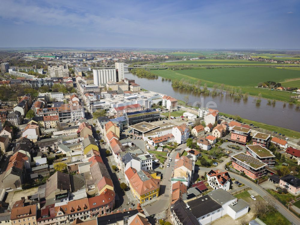 Luftaufnahme Riesa - Siedlungsgebiet an der Elbe in Riesa im Bundesland Sachsen, Deutschland