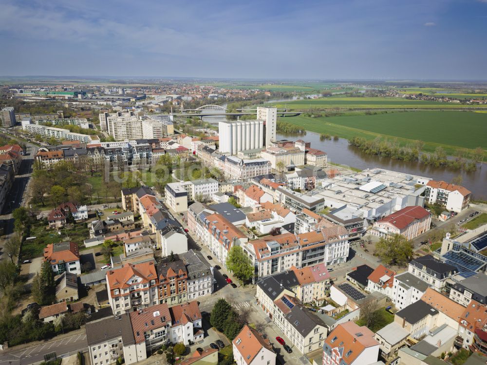 Riesa von oben - Siedlungsgebiet an der Elbe in Riesa im Bundesland Sachsen, Deutschland